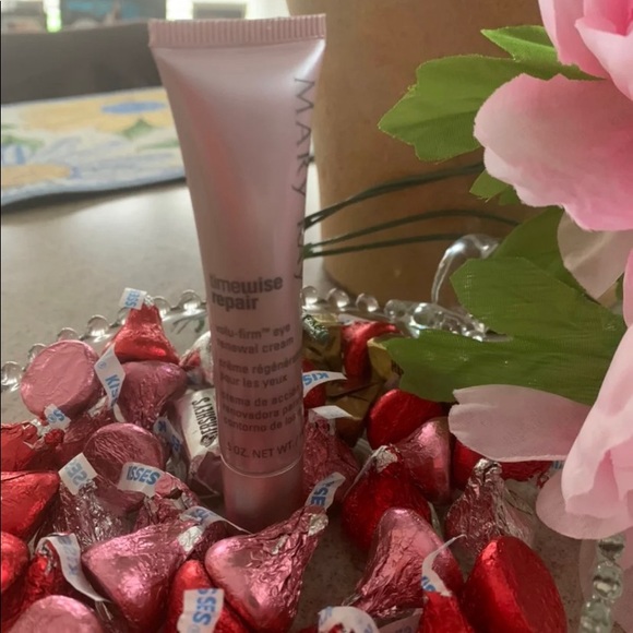🌸🌸 BEAUTY BUNDLE 4 MARY KAY VOLU FIRM EYE RENEWAL CREAM ♥️♥️ - Picture 5 of 5